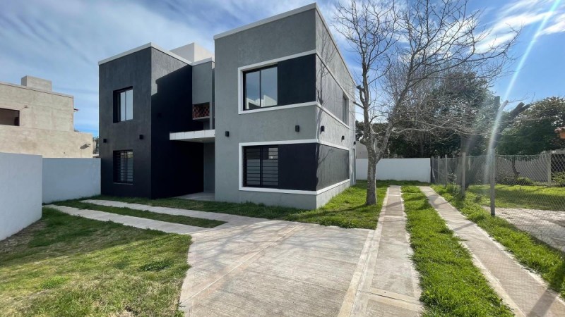 Hermosa Casa de 4 Ambientes a estrenar - Barrio San Rafael - Financiación!!!