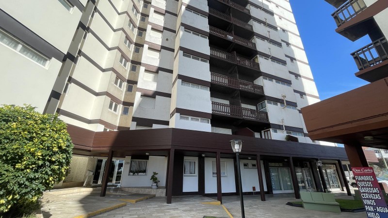 Departamento de 3 amb pleno centro.Edificio ancla. 