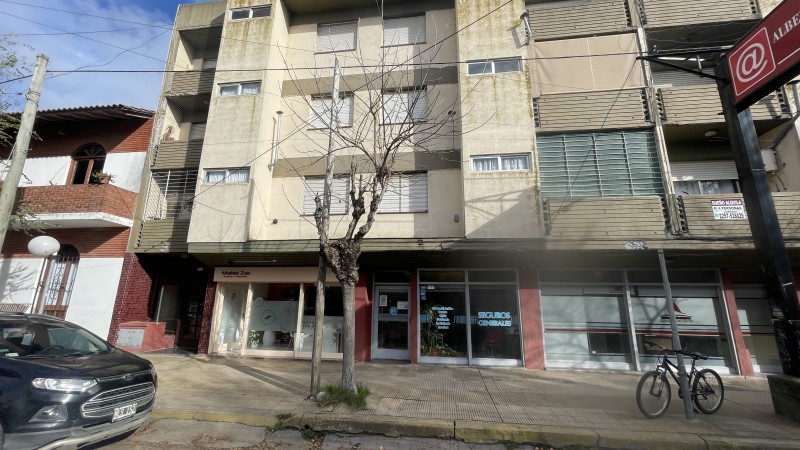 Dpto 2 ambientes amplio en pleno centro