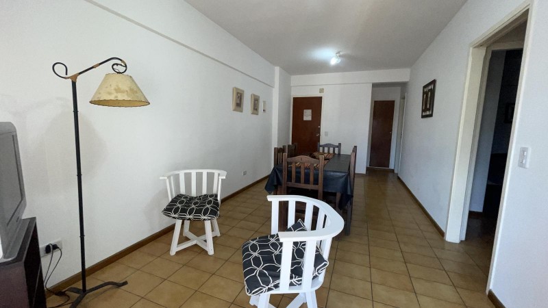 Departamento de 3 amb pleno centro.Edificio ancla. 