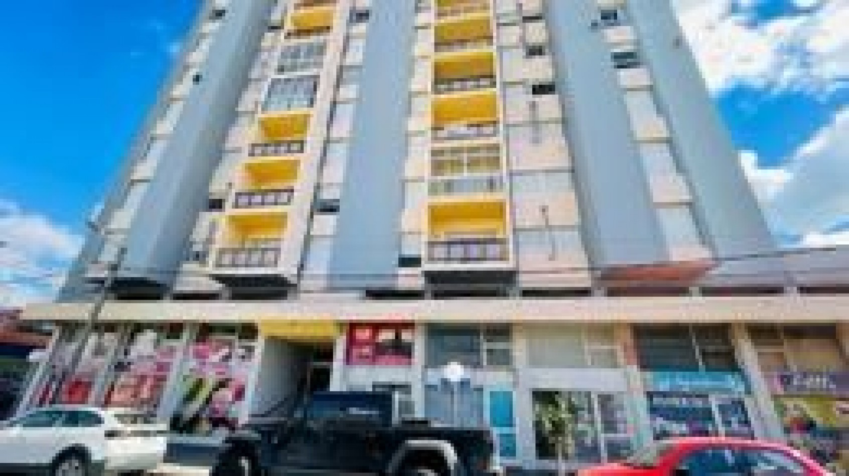 Departamento de 3 amb pleno centro.Edificio Ancla. 