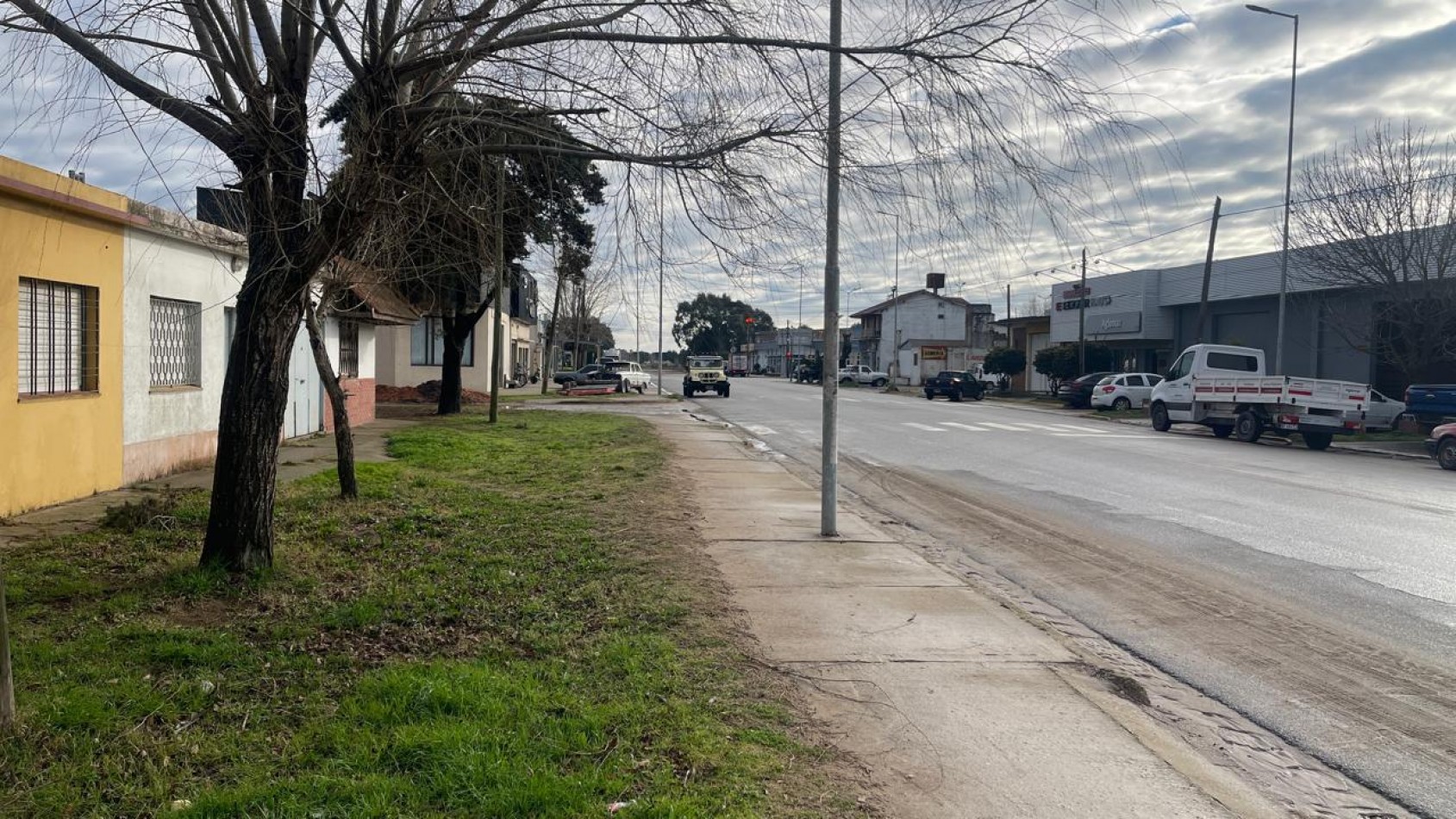 IMPORTANTE TERRENO COMERCIAL APTO MULTIPLES RUBROS