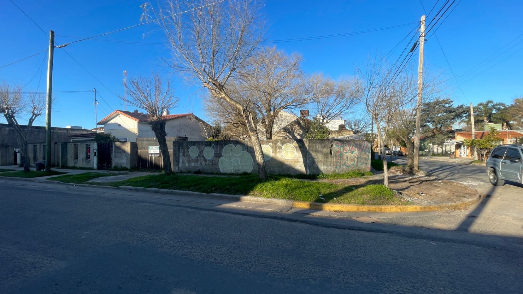 Excelente Lote  en esquina - Apto Comercial