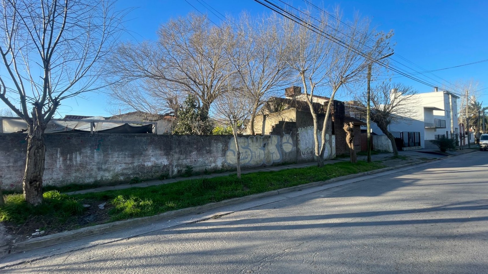 Excelente Lote  en esquina - Apto Comercial