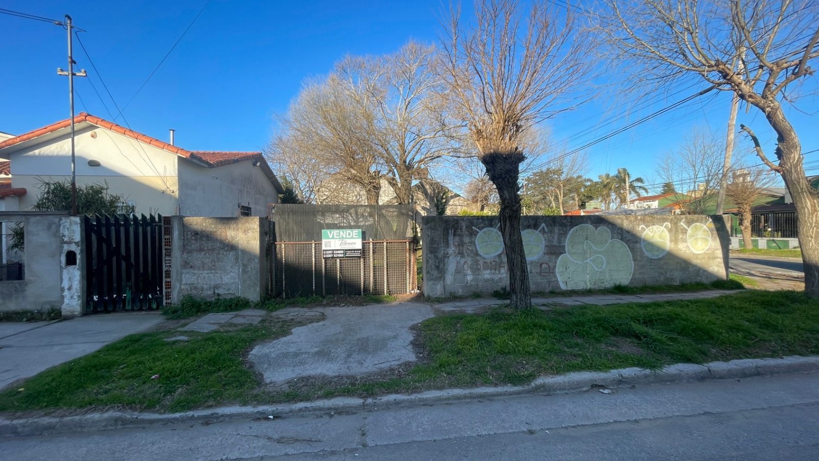 Excelente Lote  en esquina - Apto Comercial