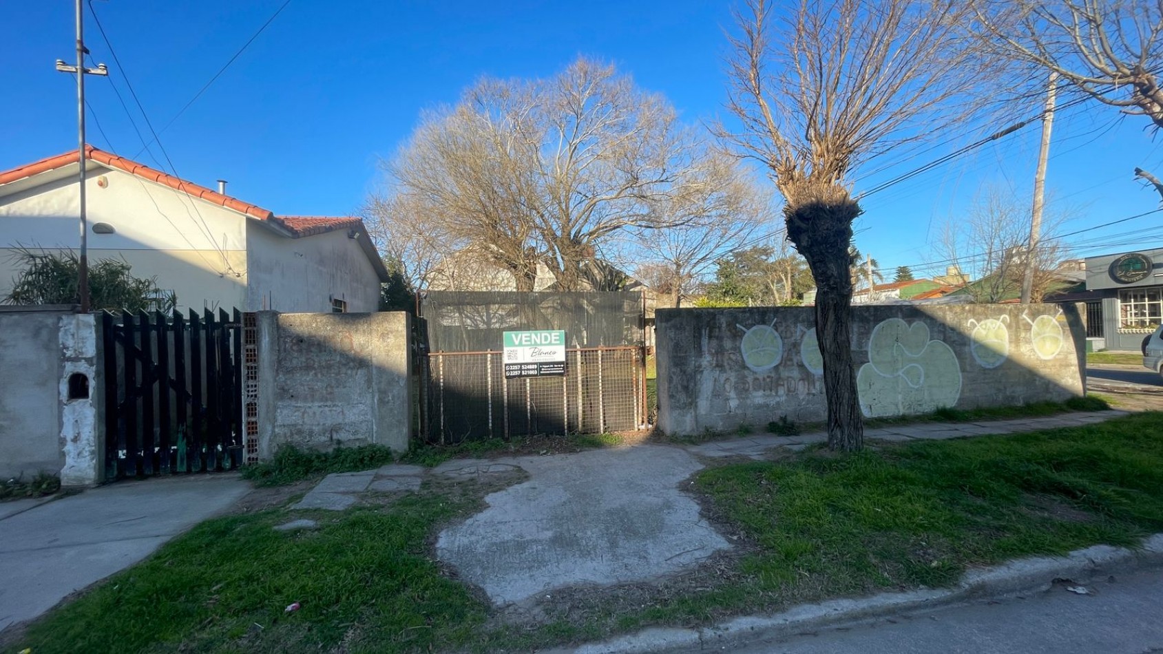 Excelente Lote  en esquina - Apto Comercial