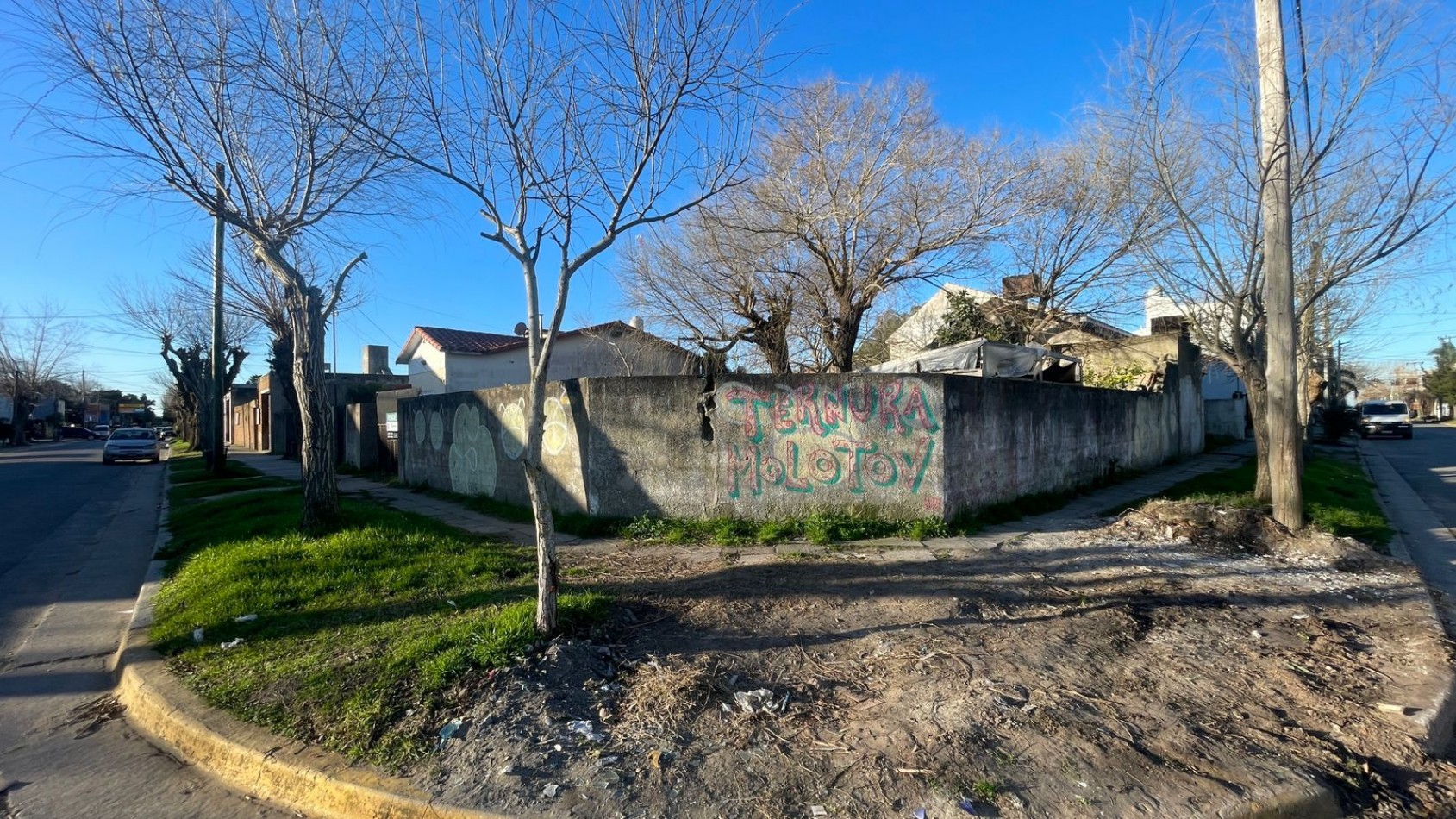 Excelente Lote  en esquina - Apto Comercial