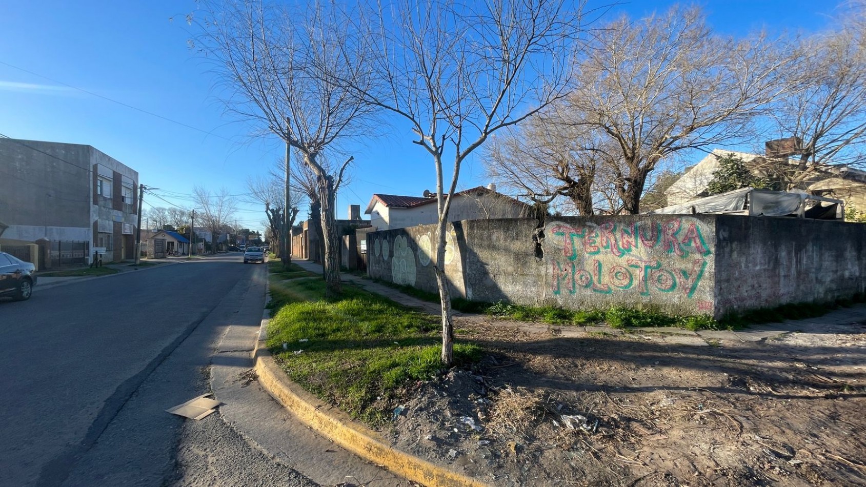 Excelente Lote  en esquina - Apto Comercial