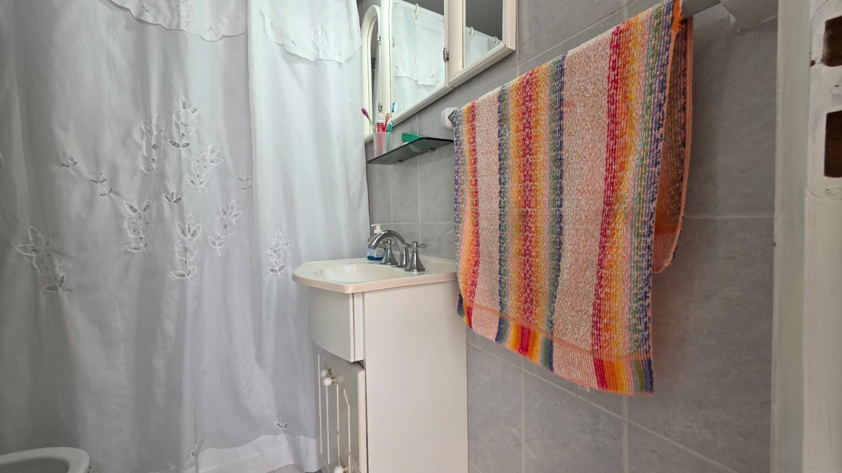 Hermoso departamento en pleno centro de 2 1/2 ambientes con muy bajas expensas!!