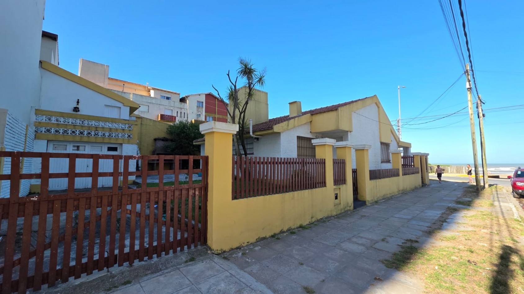 Hermosa casa de 4 ambientes + Departamento Frente al Mar!!!