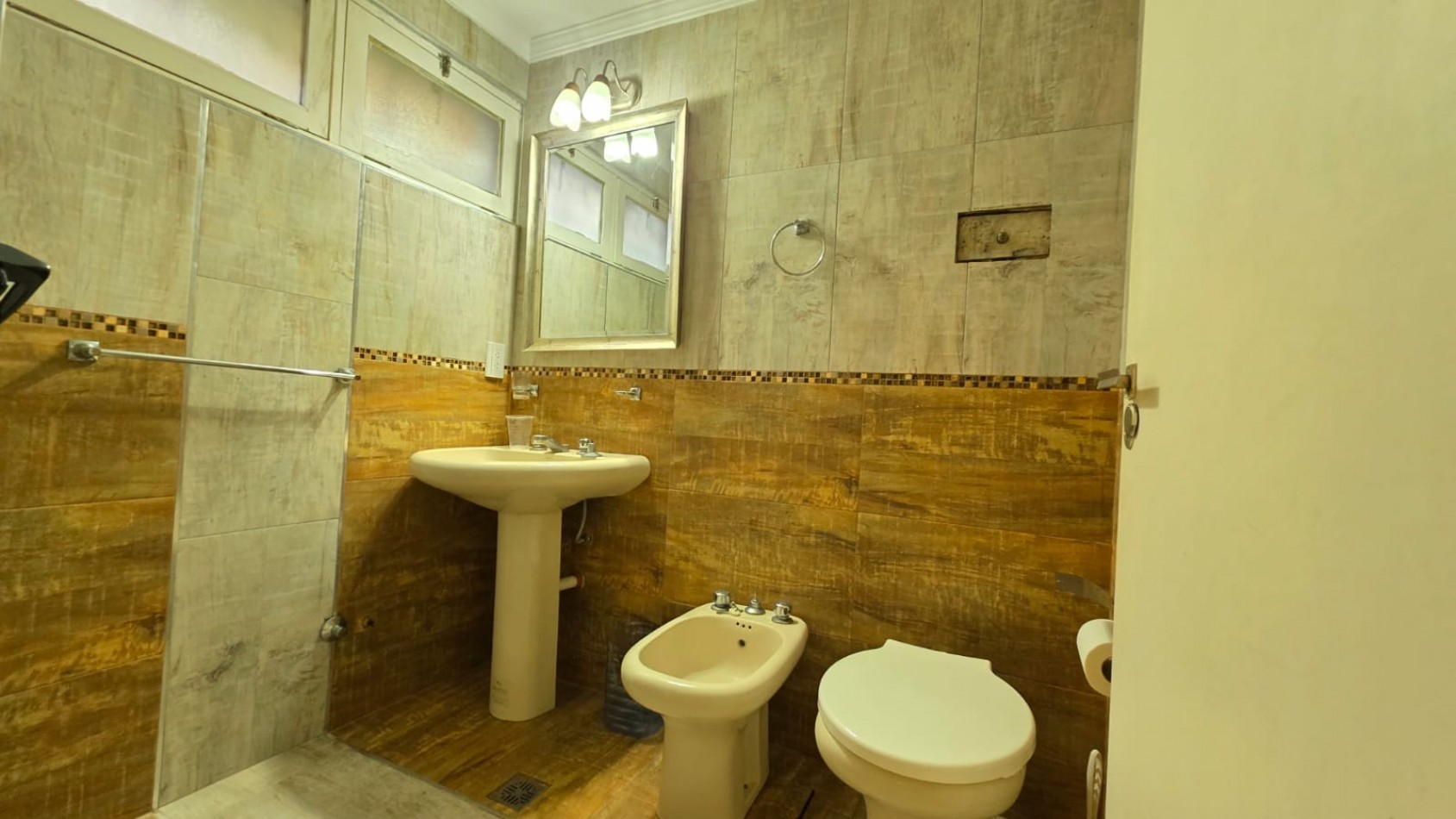 Hermosa casa de 4 ambientes + Departamento Frente al Mar!!!