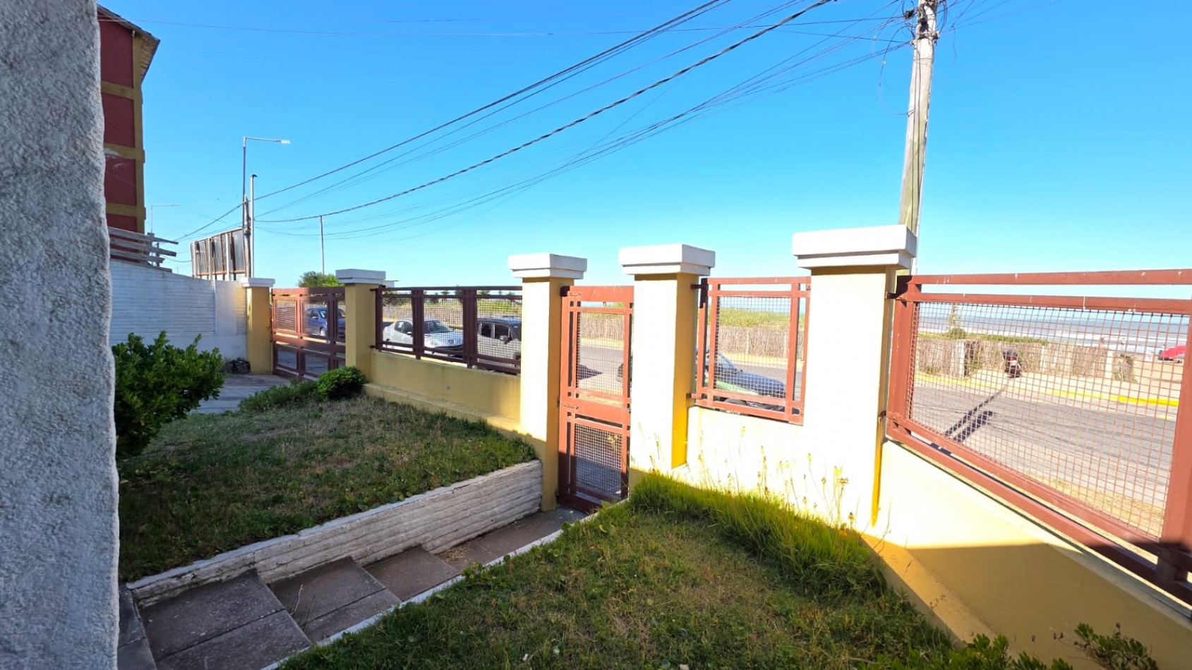 Hermosa casa de 4 ambientes + Departamento Frente al Mar!!!