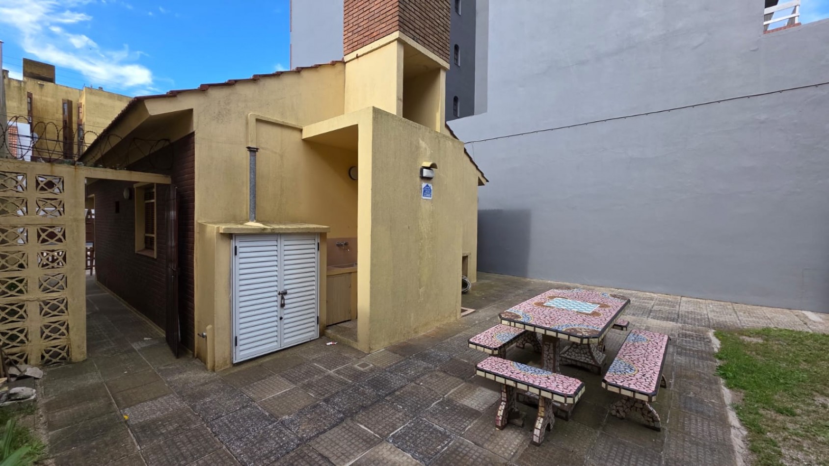 Excelente opcion de inversion!!! ideal para desarrollo comercial y/o vivienda permanente.