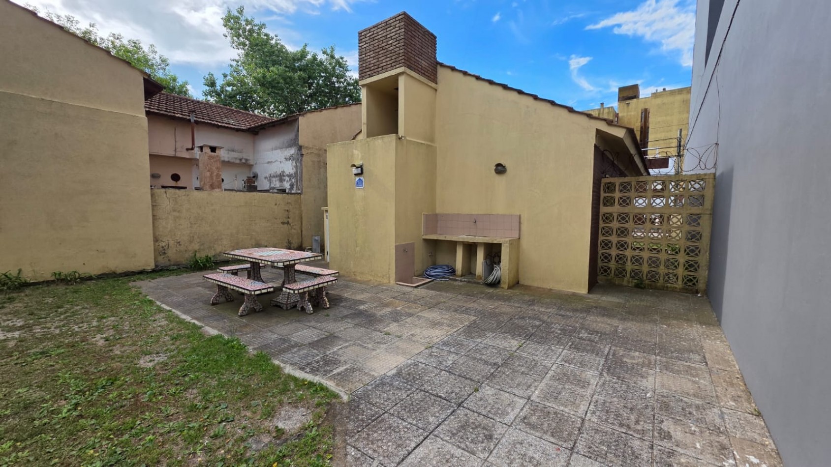 Excelente opcion de inversion!!! ideal para desarrollo comercial y/o vivienda permanente.