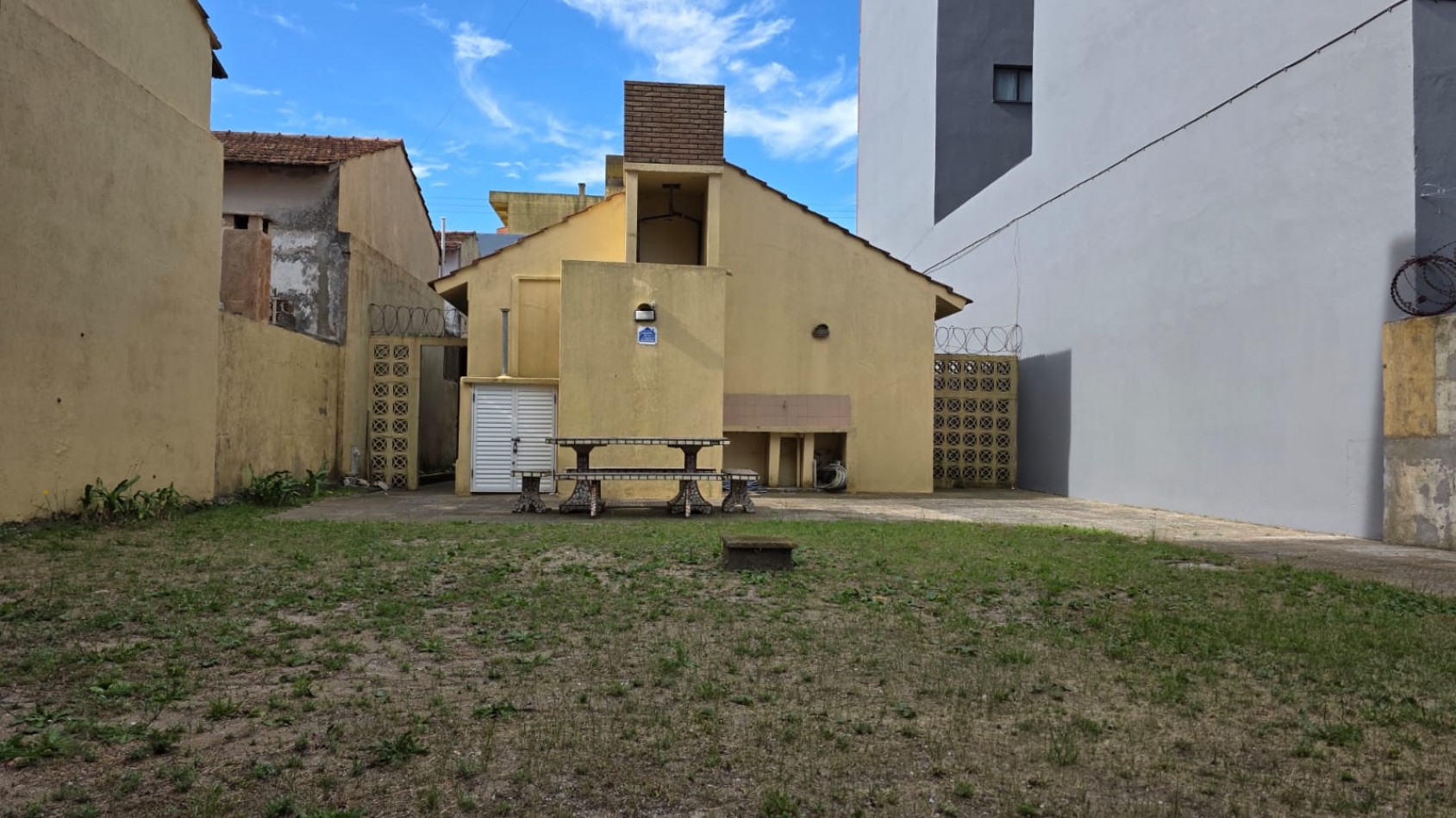 Excelente opcion de inversion!!! ideal para desarrollo comercial y/o vivienda permanente.