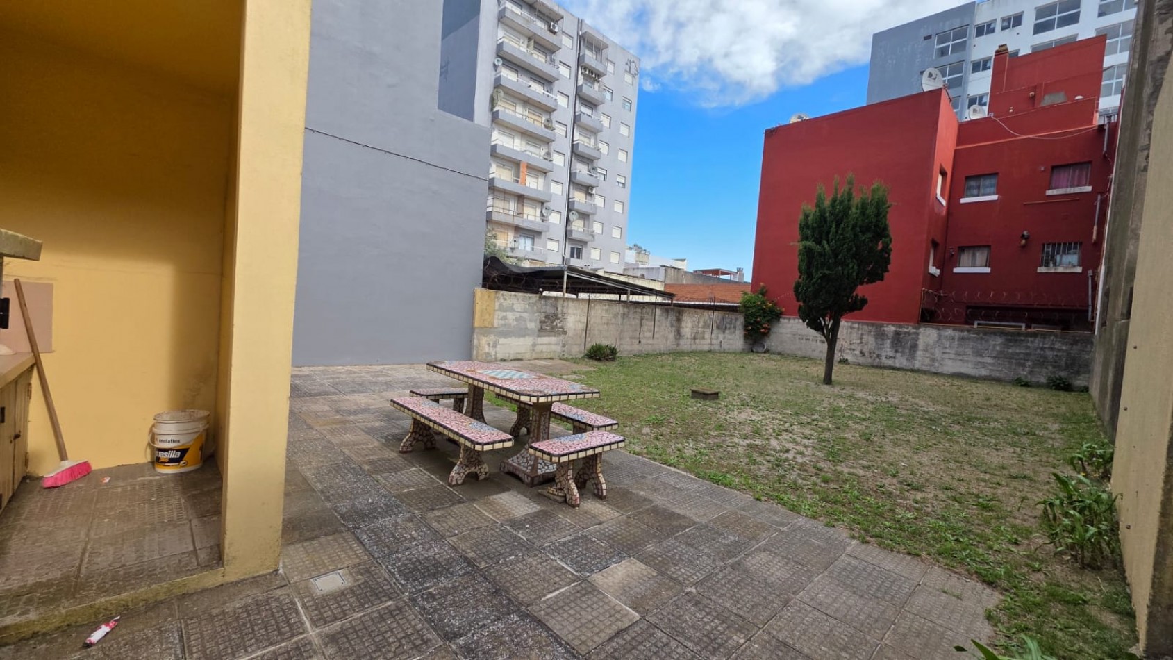 Excelente opcion de inversion!!! ideal para desarrollo comercial y/o vivienda permanente.