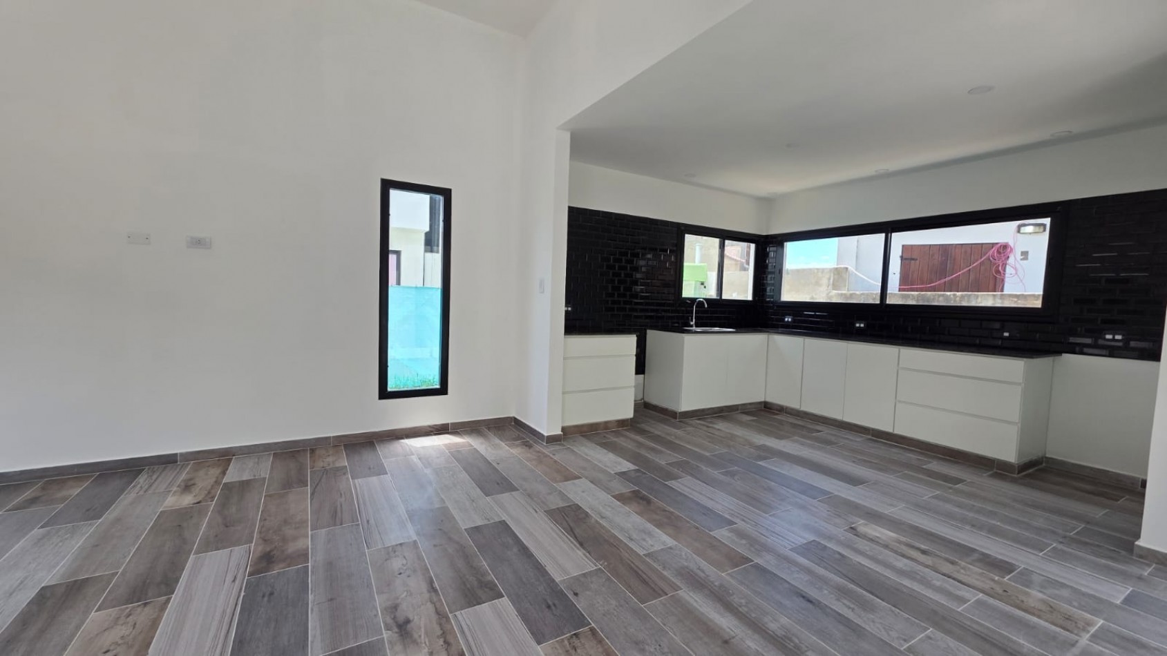 Espectacular casa de 4 ambientes a estrenar en Nueva Atlantis a 100mts del Mar!!!