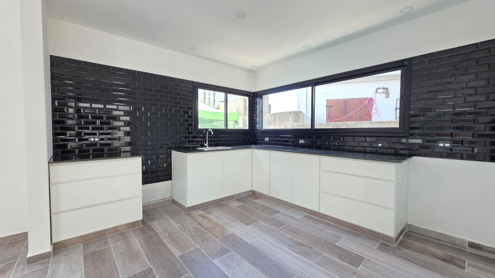 Espectacular casa de 4 ambientes a estrenar en Nueva Atlantis a 100mts del Mar!!!