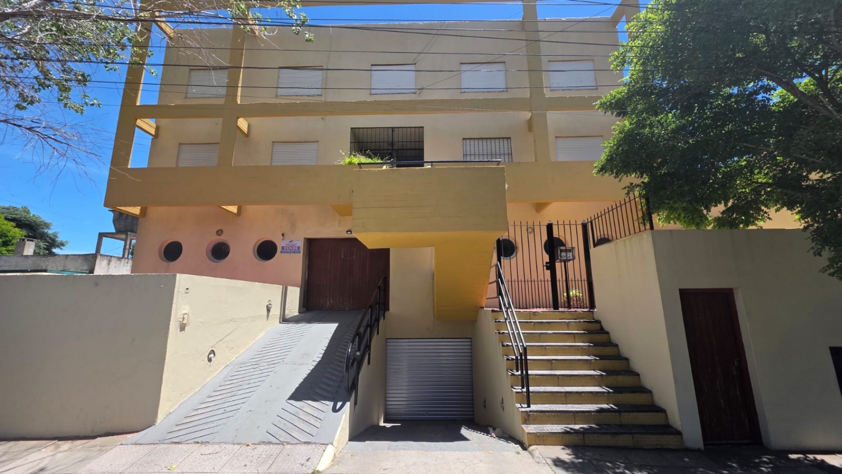 2 Ambientes al frente en pleno centro