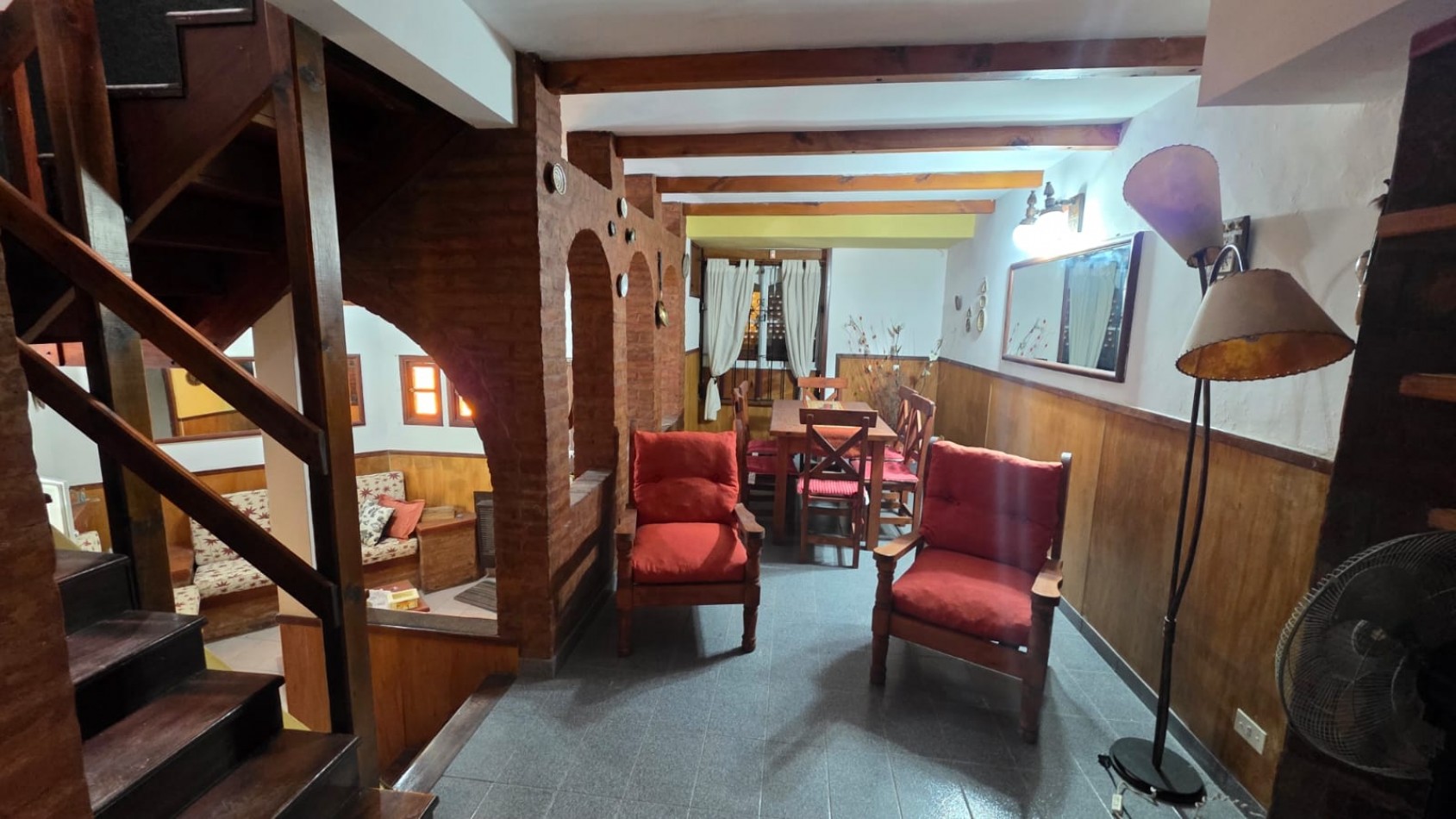 Triplex con cochera cubierta a 3 cuadras del mar.