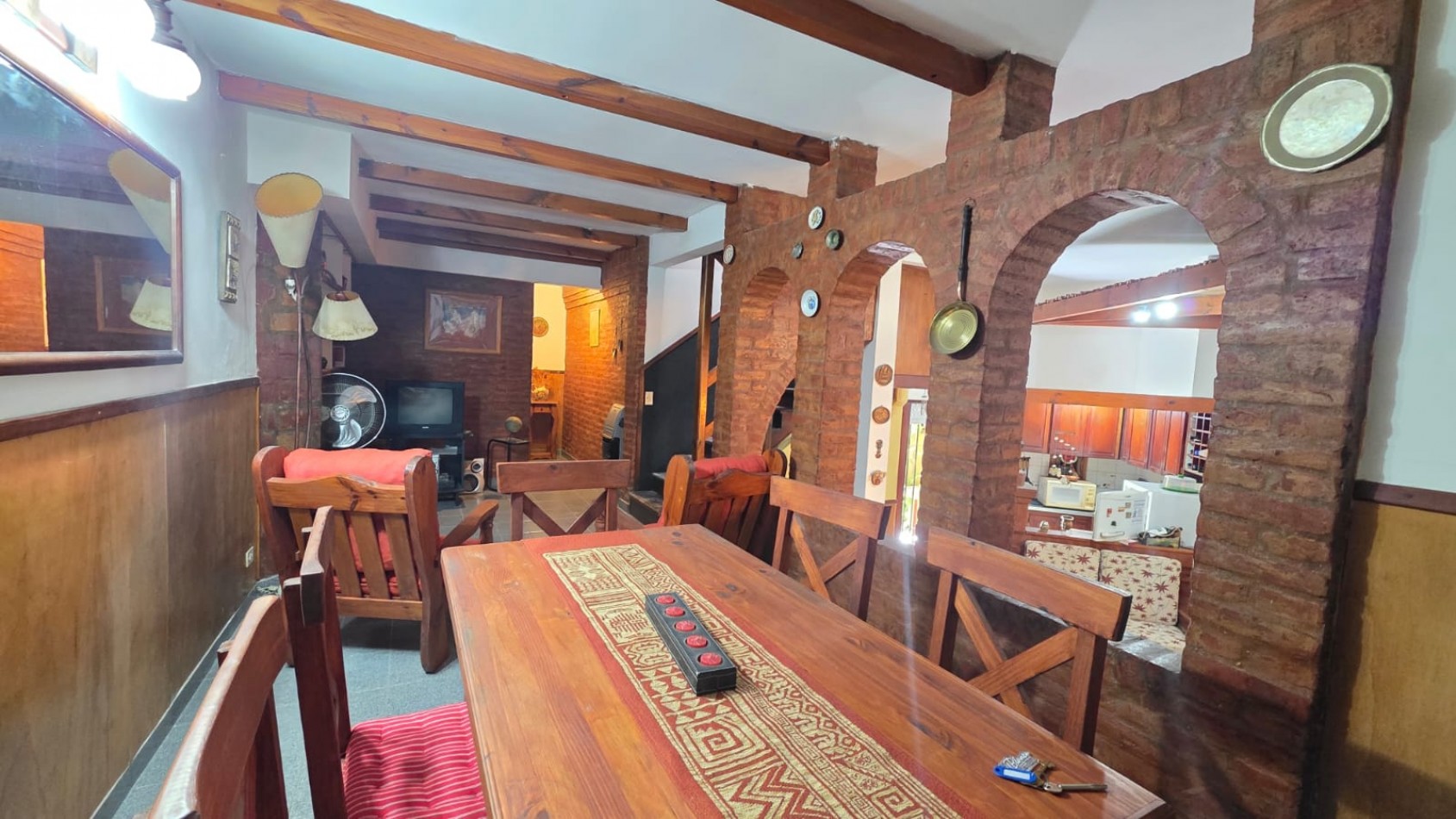 Triplex con cochera cubierta a 3 cuadras del mar.