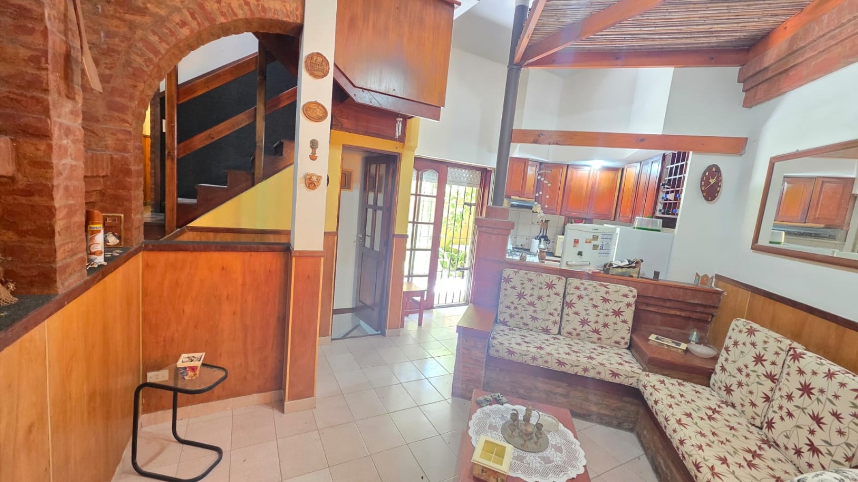 Triplex con cochera cubierta a 3 cuadras del mar.