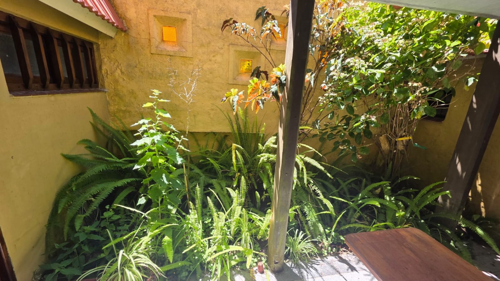 Triplex con cochera cubierta a 3 cuadras del mar.