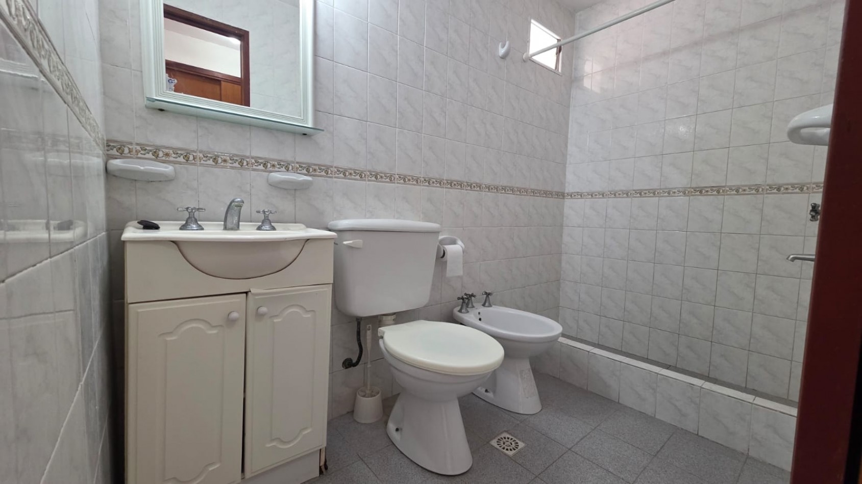 CASA 4 AMBIENTES A 150 MTS DEL MAR 