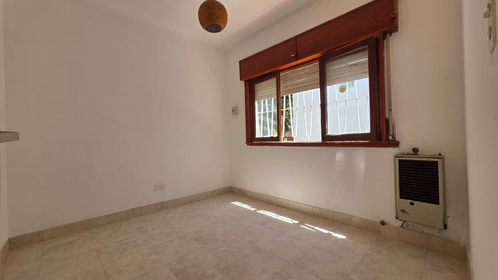 CASA 4 AMBIENTES A 150 MTS DEL MAR 