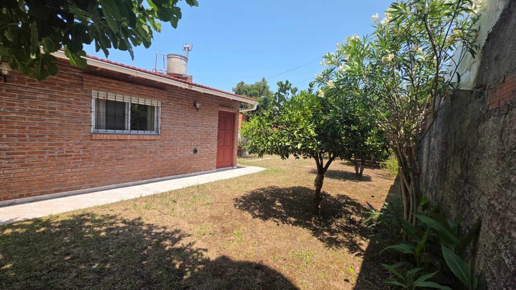 Hermosa Chalet de 4 ambientes amplios - Ideal Vivienda Permanente