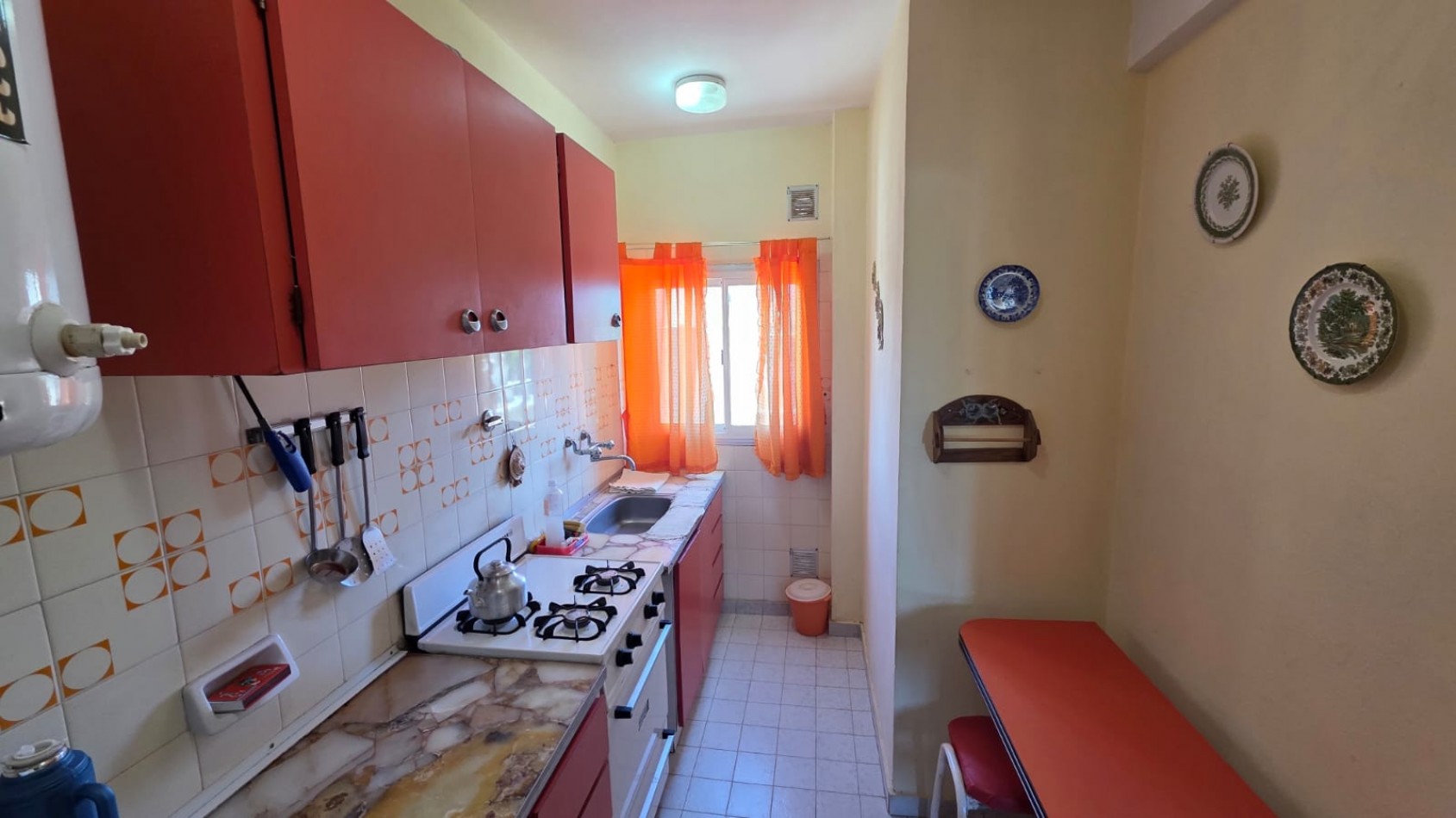 Ideal para inversion - 2 Ambientes en pleno centro con gas natural!!!