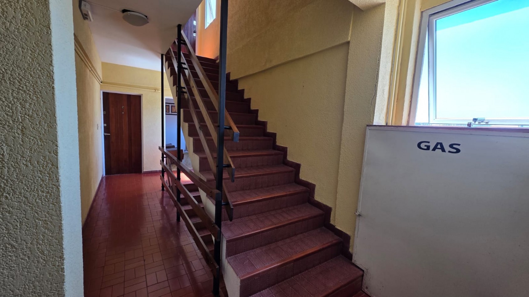 Ideal para inversion - 2 Ambientes en pleno centro con gas natural!!!