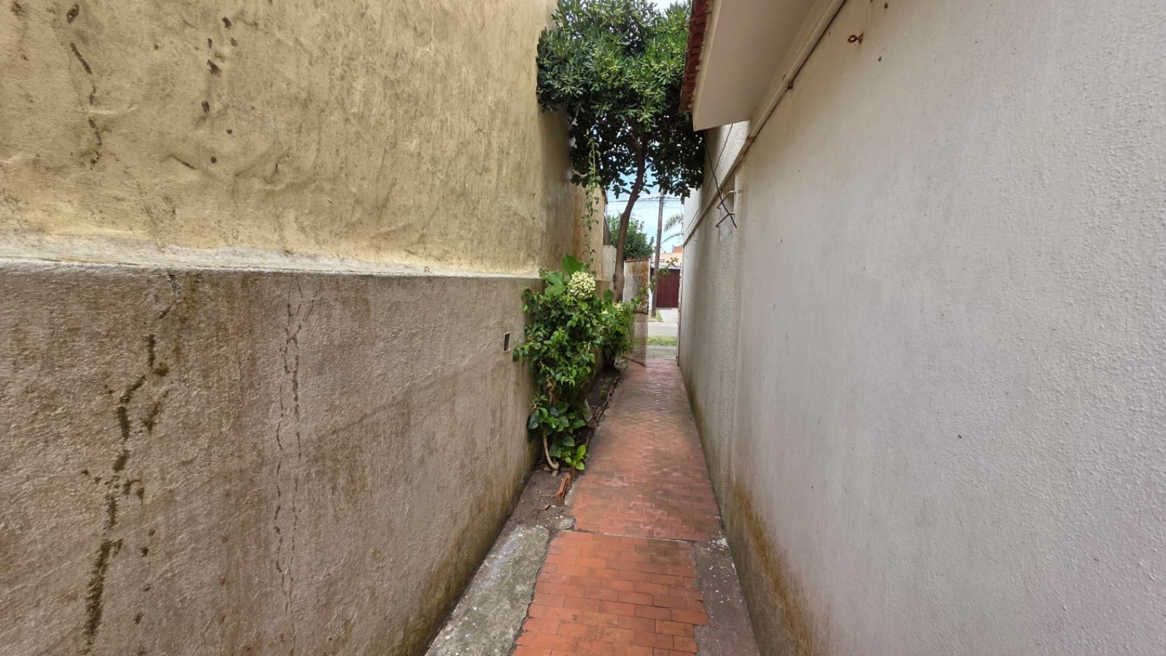 OPORTUNIDAD - 3 AMB CON GARAJE Y GAS NATURAL A REMODELAR!!!