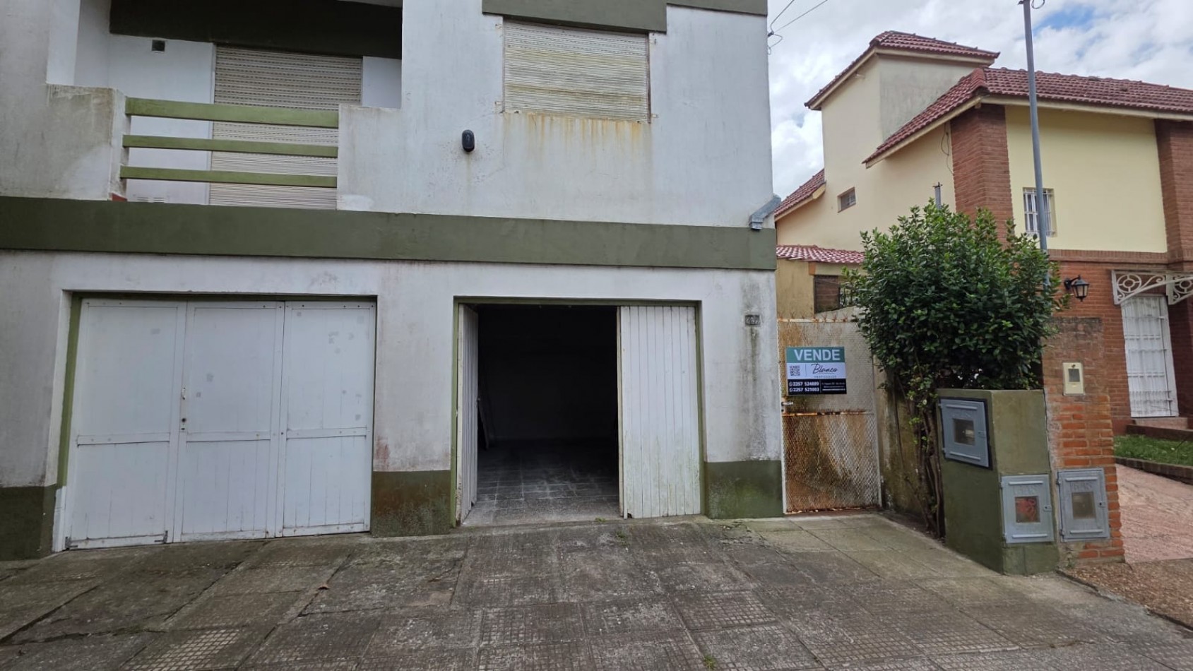 OPORTUNIDAD - 3 AMB CON GARAJE Y GAS NATURAL A REMODELAR!!!