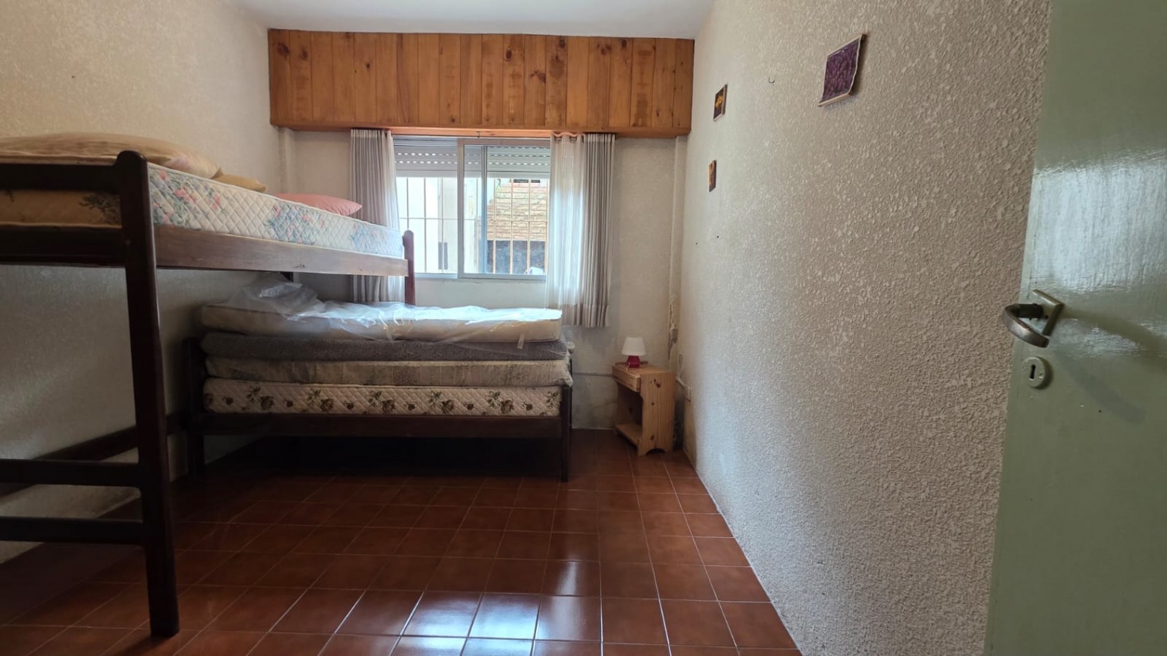 OPORTUNIDAD - 3 AMB CON GARAJE Y GAS NATURAL A REMODELAR!!!