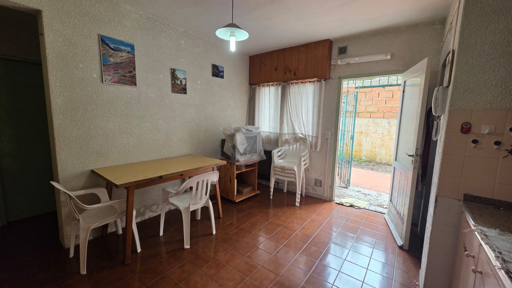 OPORTUNIDAD - 3 AMB CON GARAJE Y GAS NATURAL A REMODELAR!!!