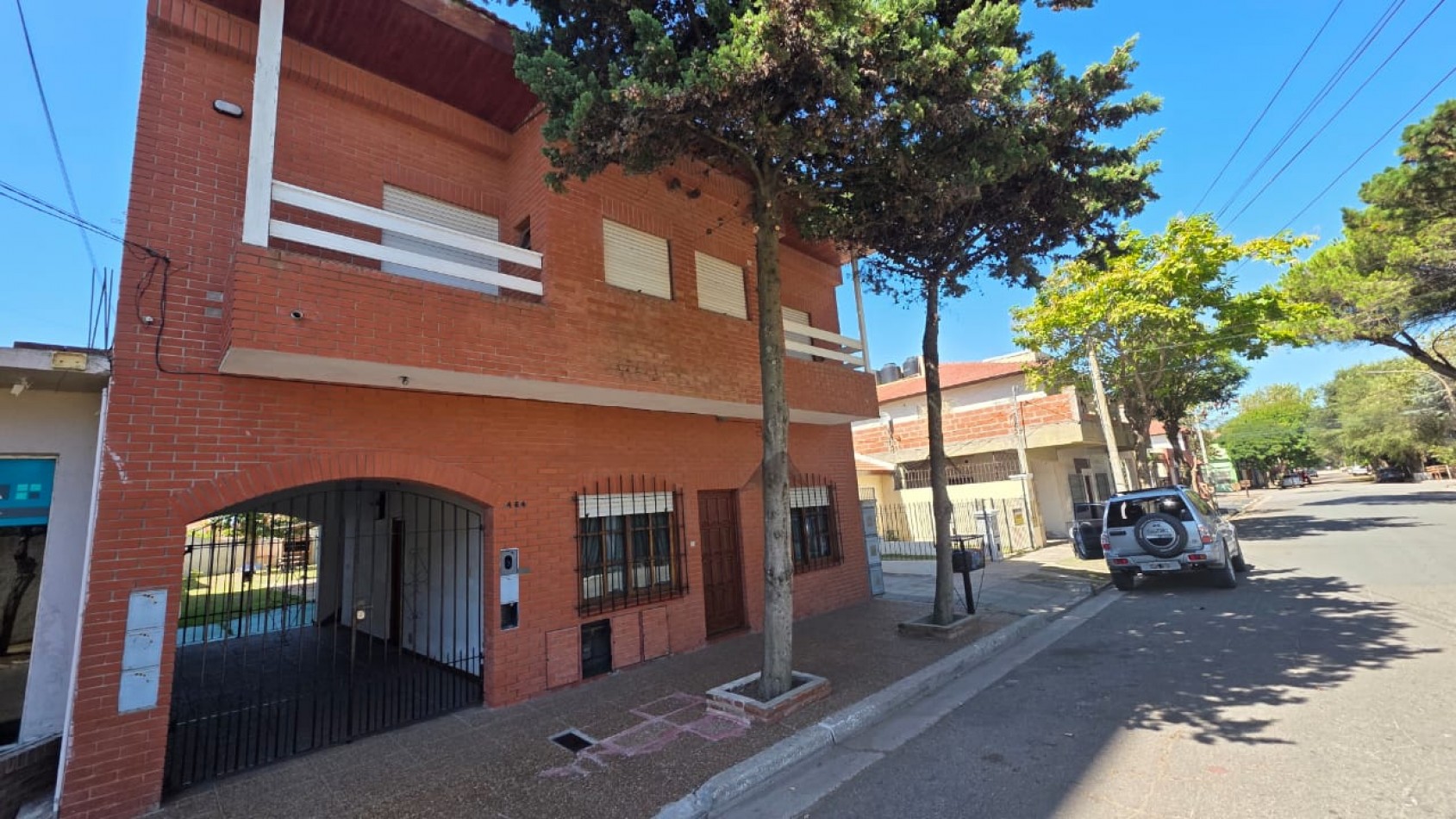 Complejo de 4 Departamentos sobre lote de 400mts - Pleno centro - Gran Oportunidad de inversion!!!