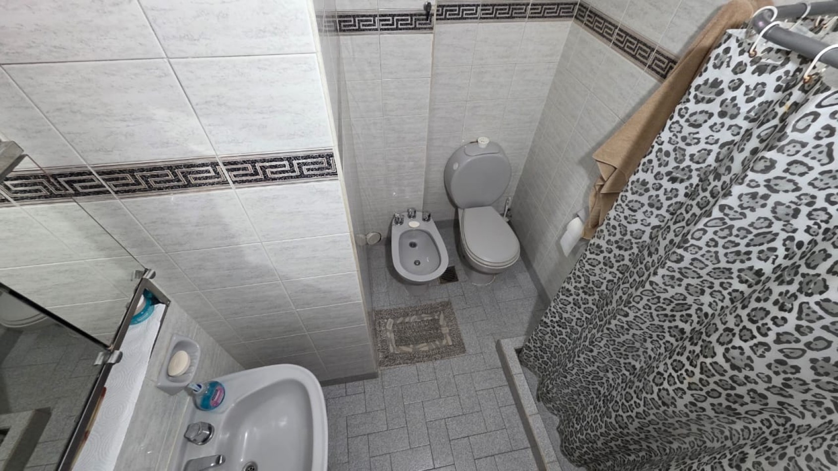 Complejo de 4 Departamentos sobre lote de 400mts - Pleno centro - Gran Oportunidad de inversion!!!