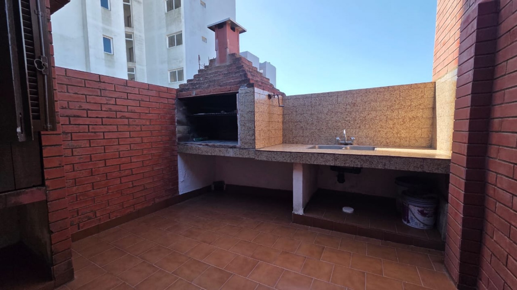 Complejo de 4 Departamentos sobre lote de 400mts - Pleno centro - Gran Oportunidad de inversion!!!