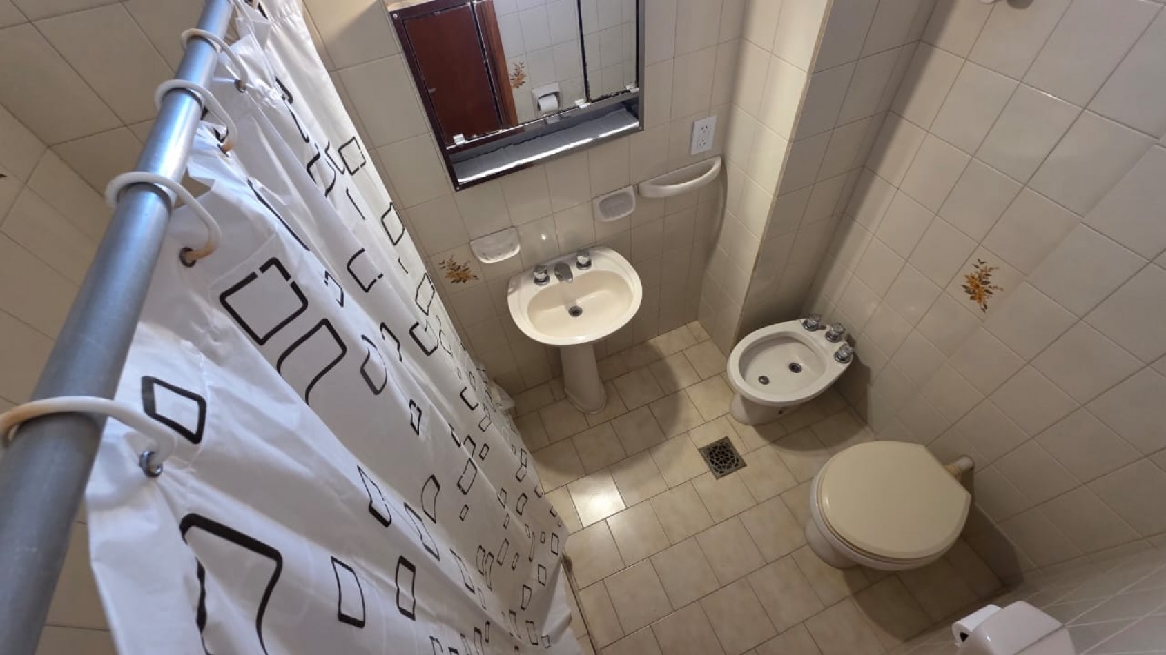 Complejo de 4 Departamentos sobre lote de 400mts - Pleno centro - Gran Oportunidad de inversion!!!