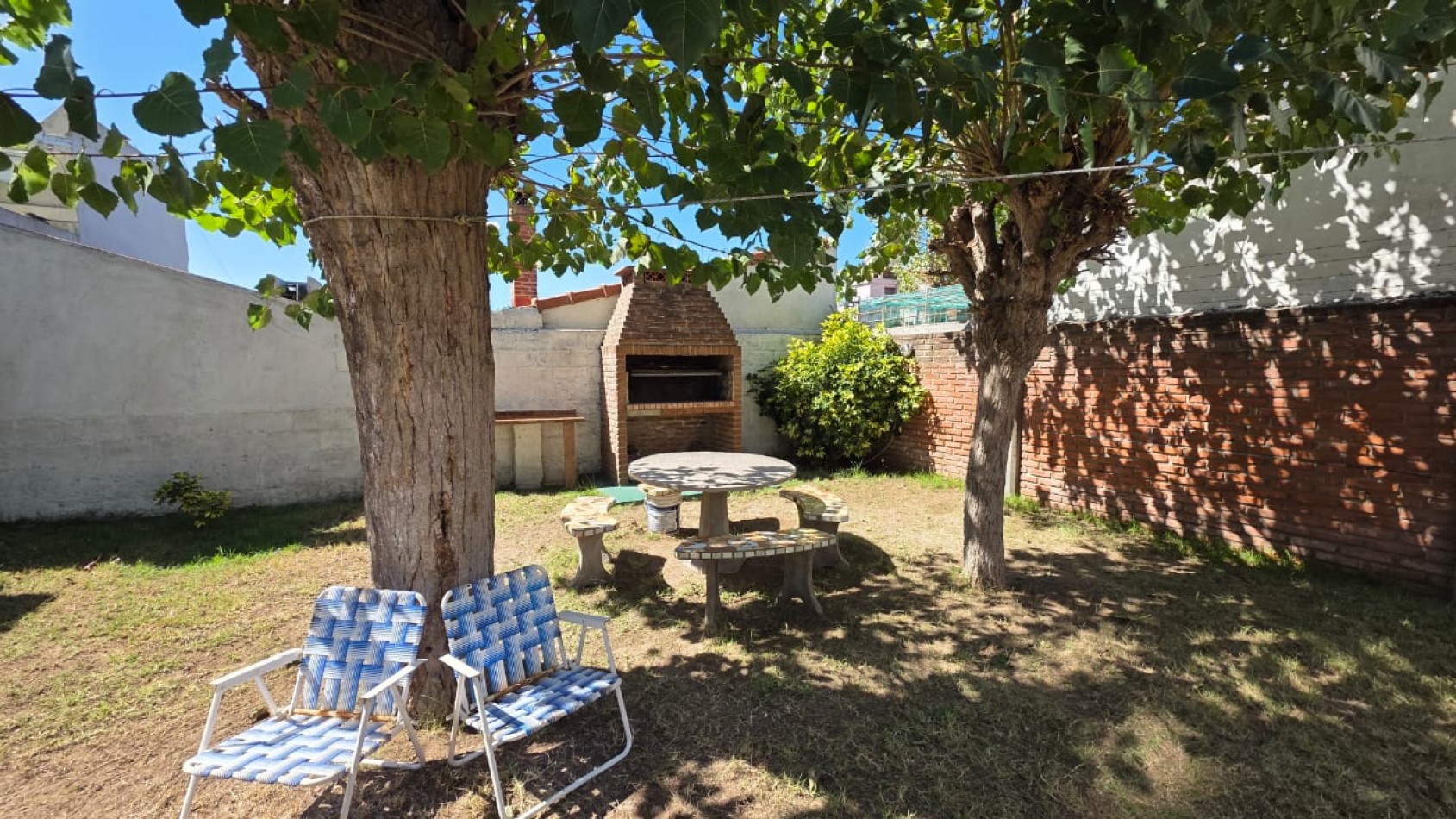 Complejo de 4 Departamentos sobre lote de 400mts - Pleno centro - Gran Oportunidad de inversion!!!