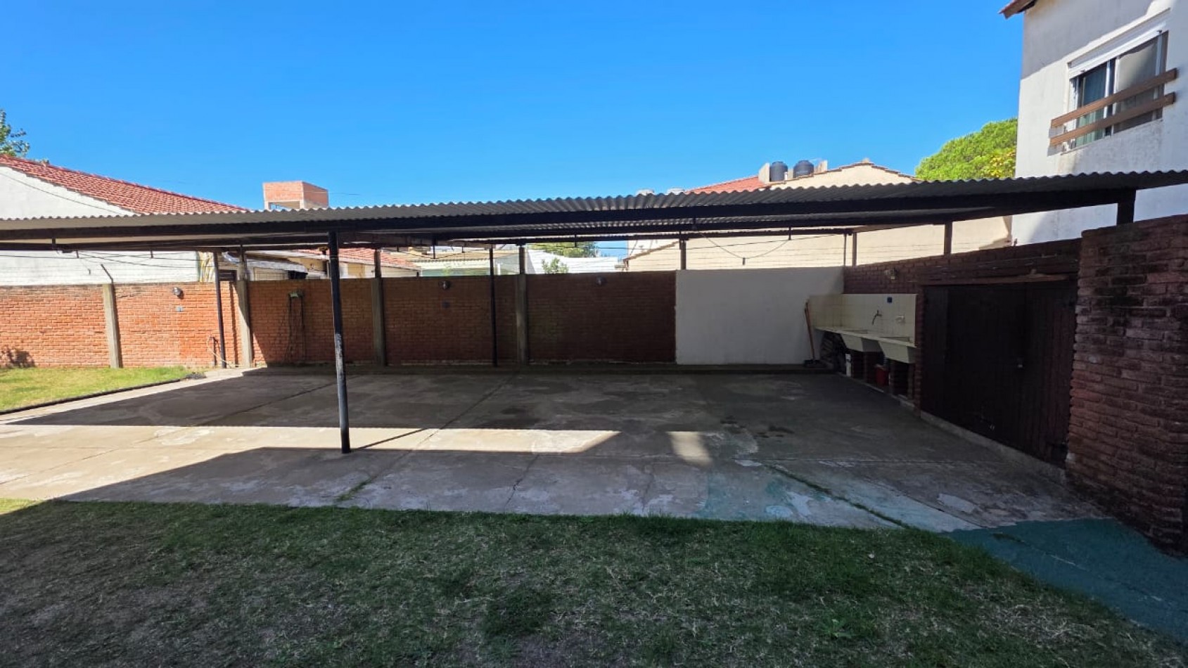 Complejo de 4 Departamentos sobre lote de 400mts - Pleno centro - Gran Oportunidad de inversion!!!