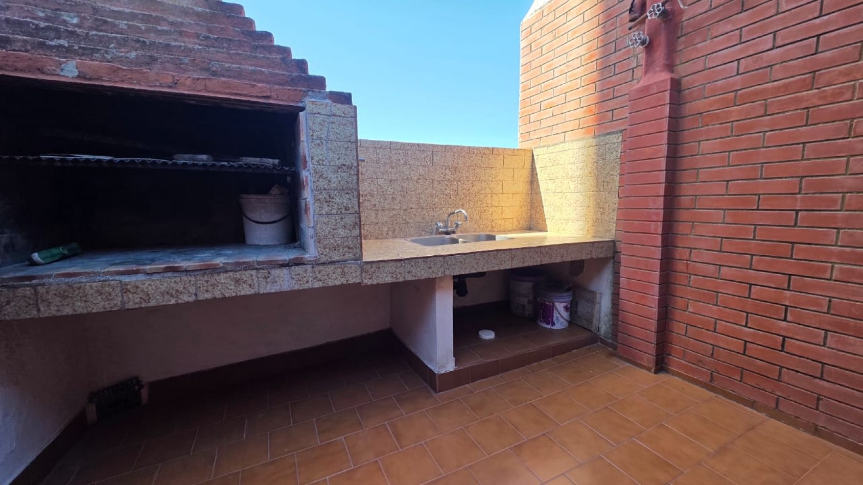 Complejo de 4 Departamentos sobre lote de 400mts - Pleno centro - Gran Oportunidad de inversion!!!