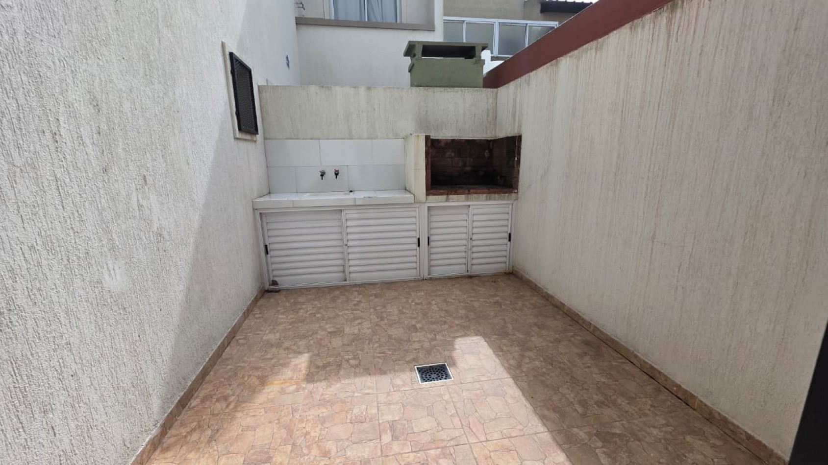 DPTO 2 AMBIENTES CON COCHERA