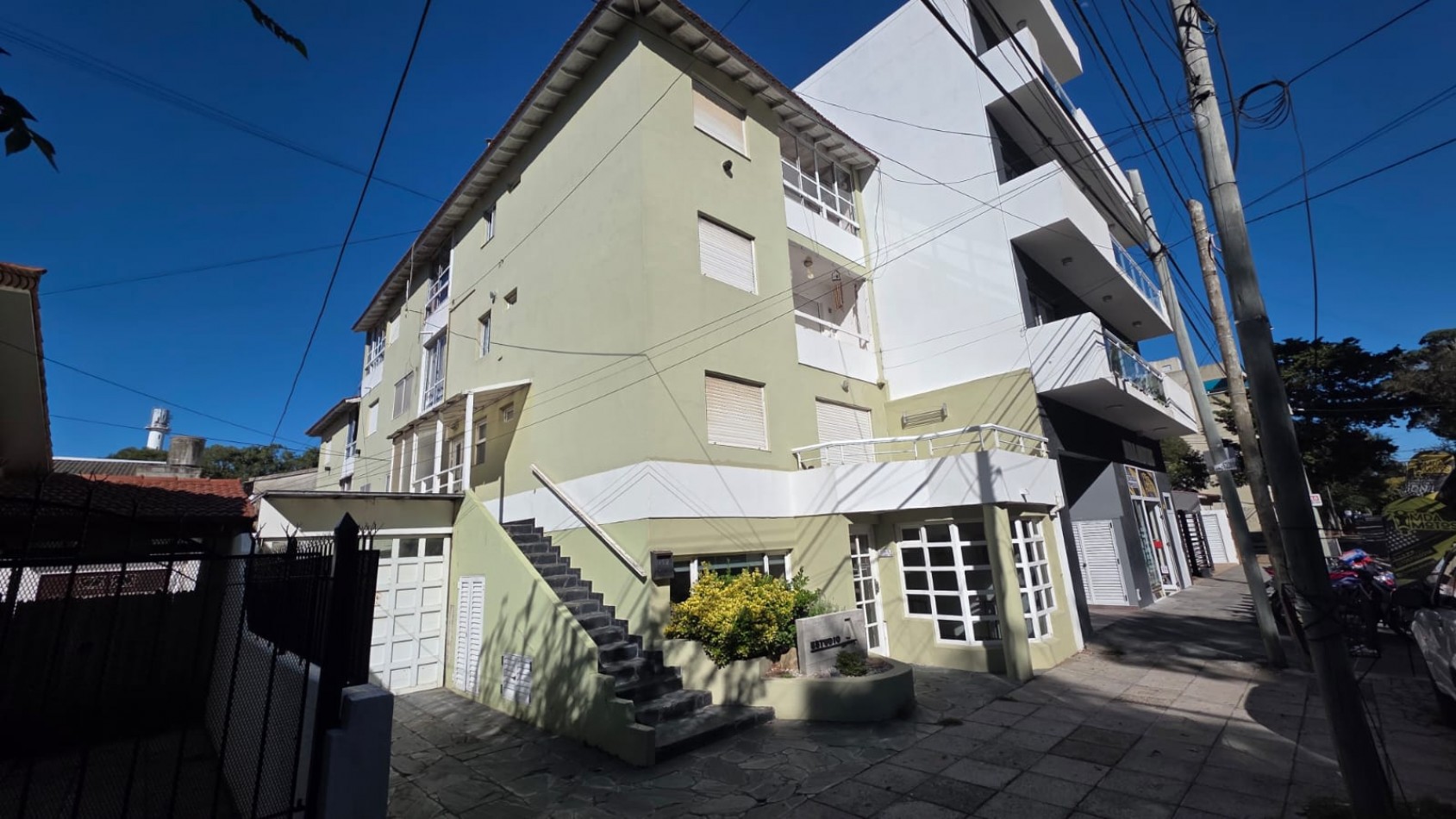 Hermoso Departamento de 2 Ambientes con Cochera en Barrio San Rafael