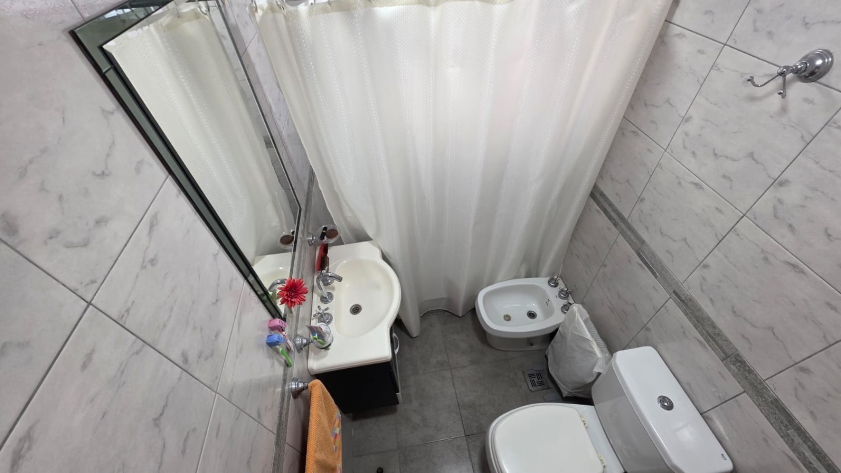 Hermoso Departamento de 2 Ambientes con Cochera en Barrio San Rafael