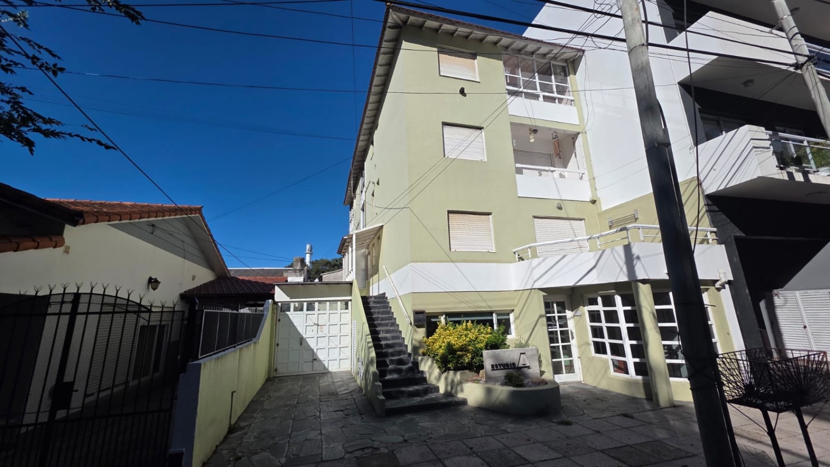 Hermoso Departamento de 2 Ambientes con Cochera en Barrio San Rafael