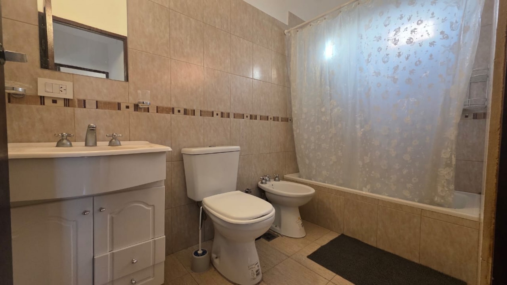 Duplex de 4 ambientes en Barrio el Silvio.