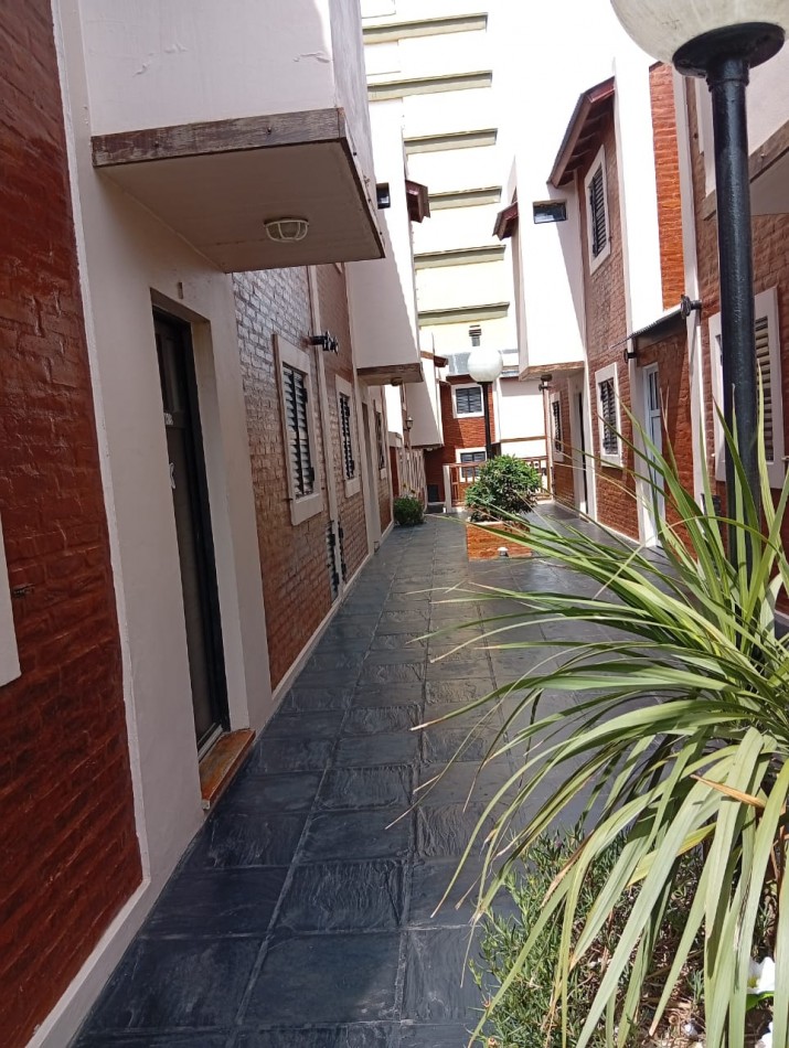 Complejo de Departamentos y Local.- Ubicado en Pleno centro de Mar de Ajo