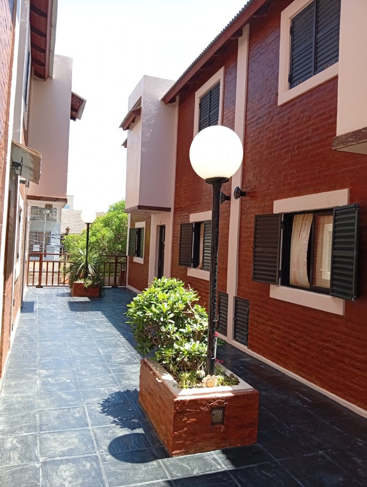 Complejo de Departamentos y Local.- Ubicado en Pleno centro de Mar de Ajo